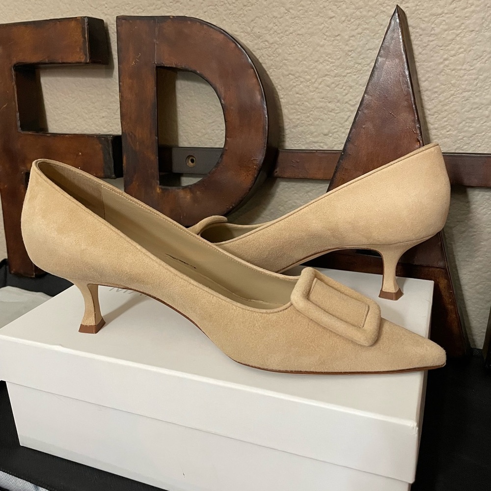 🔥Great Used Condition Manolo Blahnik 40(9)heels comes with box,dustbags,card - Picture 9 of 14